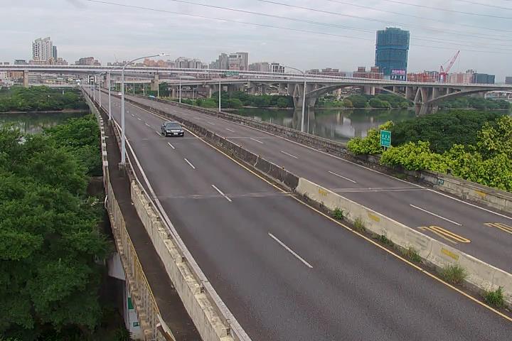 台北市道路  082-環河快華翠大橋 距離2.0公里 氣溫26.6度