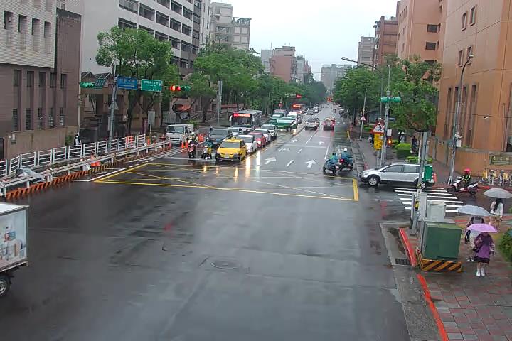 台北市道路 121-木柵路1段與木柵路1段76巷口號誌桿