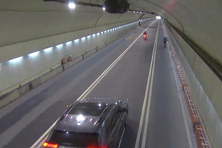 台北市道路  202-自強隧道往故宮入口0K+240M 距離1.1公里 氣溫26.2度