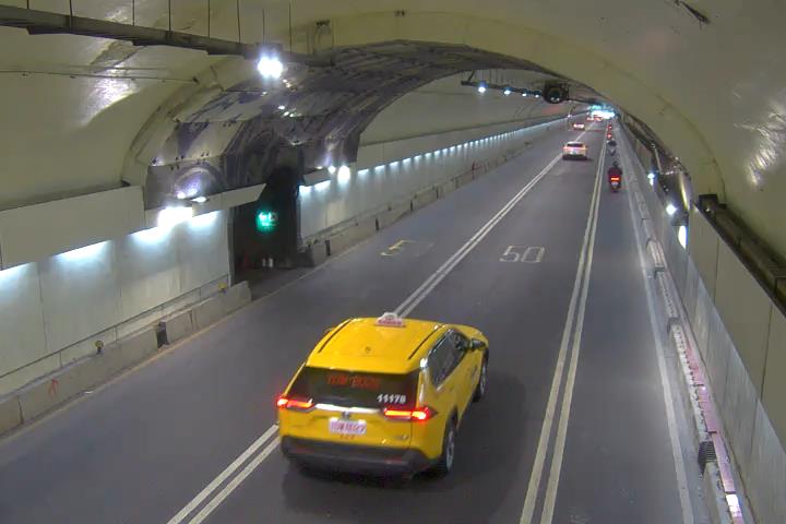 台北市道路  203-自強隧道往故宮入口0K+474M 距離1.1公里 氣溫25.9度