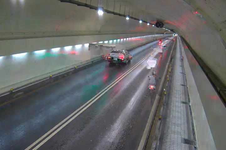 台北市道路  205-自強隧道往大直入口0K+326M 距離1.1公里 氣溫28.8度