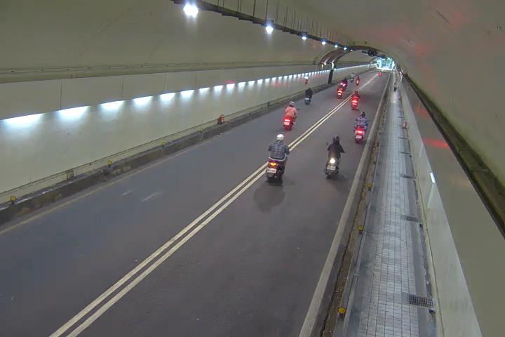台北市道路  206-自強隧道往大直入口0K+553M 距離1.1公里 氣溫22.9度