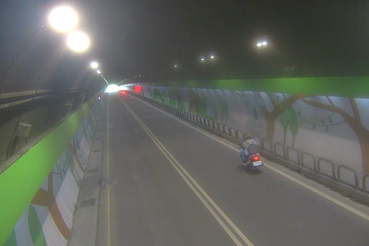 台北市道路  208-辛亥隧道往木柵入口0K+179M 距離0.6公里 氣溫25.8度