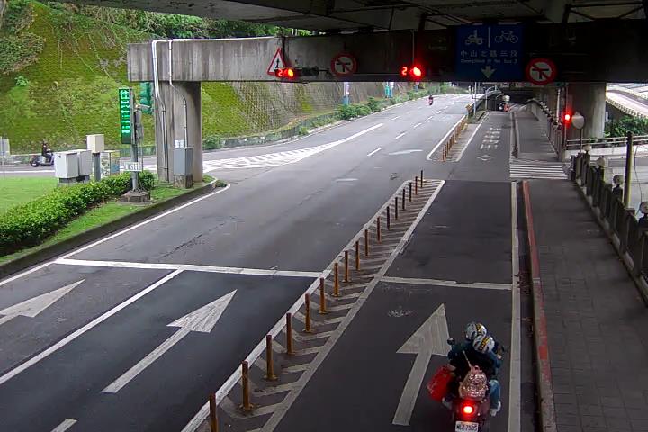 台北市道路  249-中山北路-圓山隧道口 距離0.9公里 氣溫25.4度