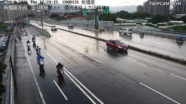 新北市道路 浮洲橋上(路燈桿上)，環河道路上方近樹林即時影像