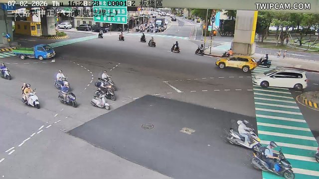 新北市道路 三民路與中正路(北側號誌桿上)即時影像