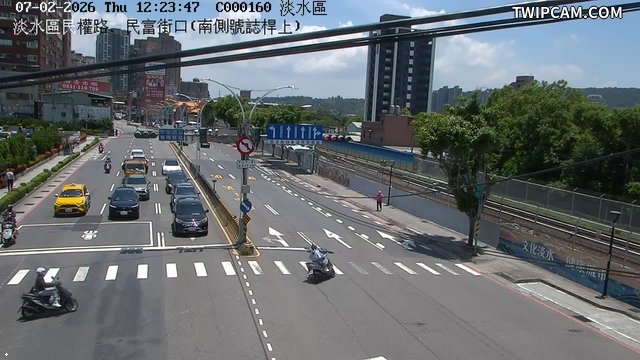 新北市道路 民權路、民富街口(南側號誌桿上)
