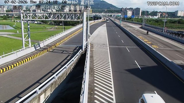 新北市道路 成蘆大橋環河分流點(西側路燈桿上)