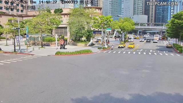 新北市道路 站前路、板橋公車站即時影像