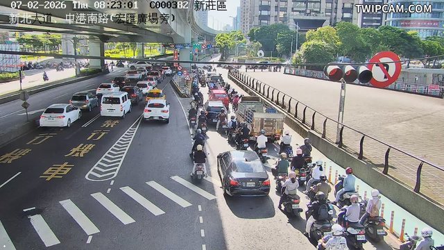 新北市道路 新北大道、中港南路(宏匯廣場旁)即時影像
