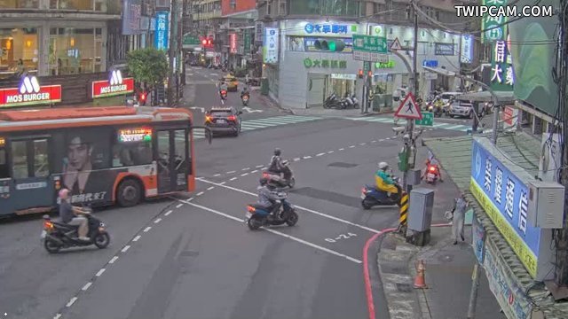 新北市道路 興南路 安樂路 景新街(安樂路-往北, 景新街-往北)即時影像