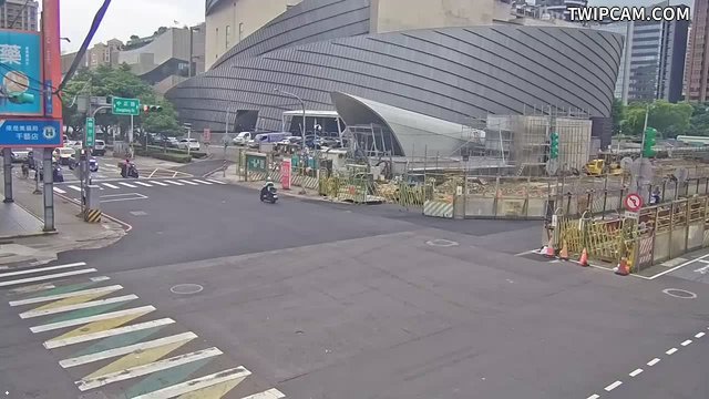桃園市道路 中正路南平路口(強強滾餐廳斜對面號誌桿)即時影像