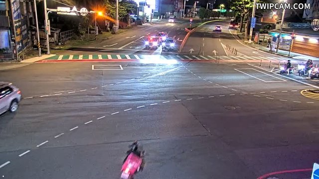 桃園市道路 文中路與龍安街口(台灣房屋對面號誌桿)即時影像