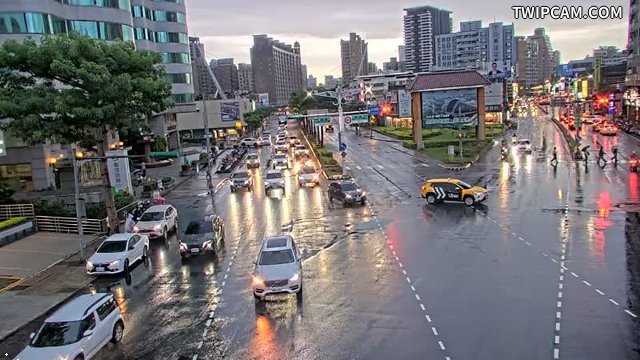 桃園市道路 春日路經國路口(玩具反斗城前號誌桿)即時影像