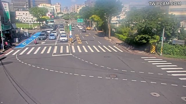 桃園市道路 中華路自強一路口(華麒工業前號誌桿)即時影像
