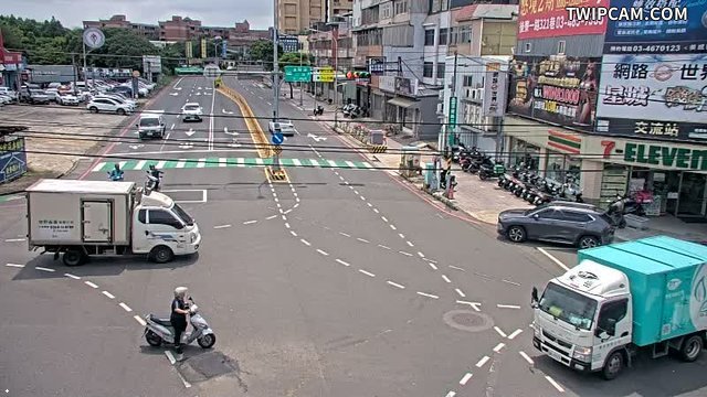 桃園市道路 環南路金陵路口(上光眼鏡對面分隔島號誌桿)即時影像