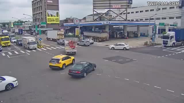 桃園市道路 中山北路環東路口(善騰廣告前板分隔島號誌桿)即時影像