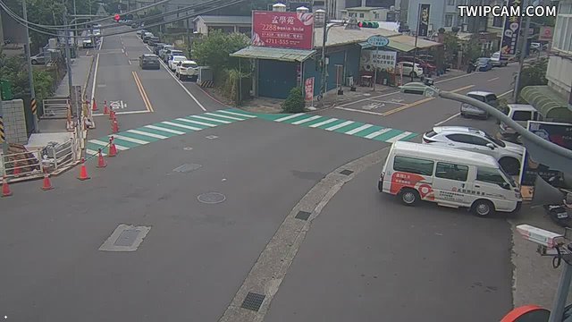 桃園市道路 神龍路-龍華路口，神龍路往東近端號誌桿即時影像