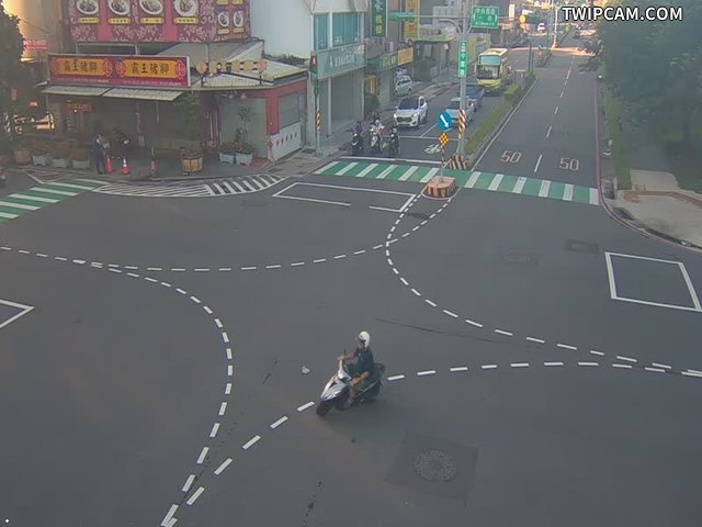 桃園市道路 中豐北路與中央西路口(南)即時影像