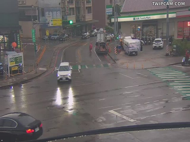 桃園市道路 領航南路二段與新生路三段路口即時影像