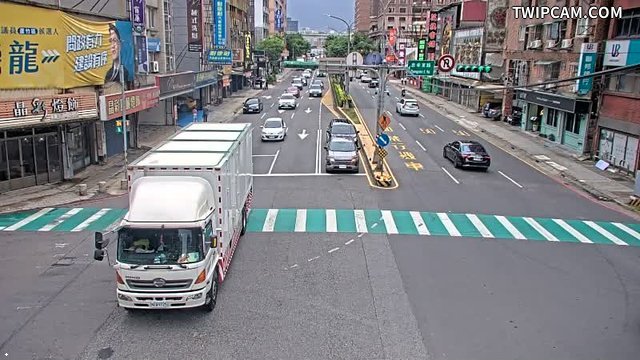 桃園市道路 中正路與忠孝東、西路口即時影像