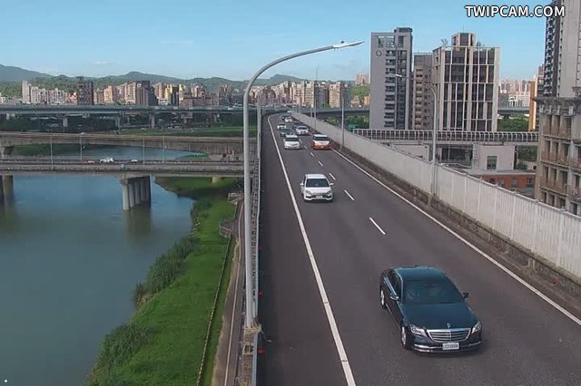 台北市道路 環東快進城南湖大橋即時影像