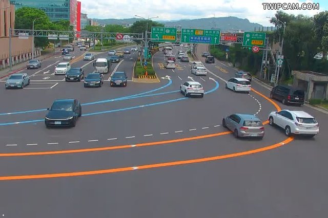 台北市道路 堤頂大道1段與港墘路口往北