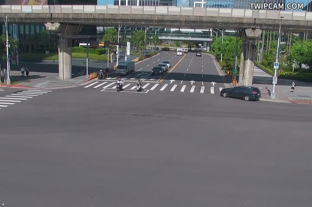 台北市道路 經貿二路105巷口即時影像