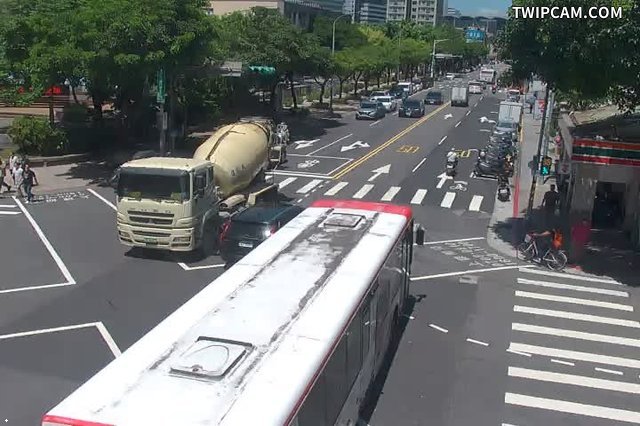 台北市道路 南港路興中路即時影像