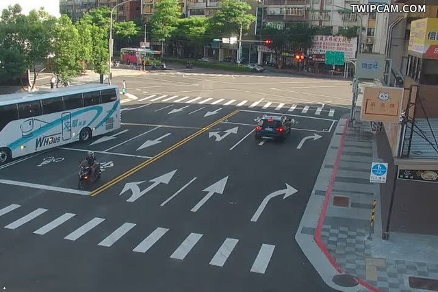 台北市道路 市民大道-松信路口即時影像