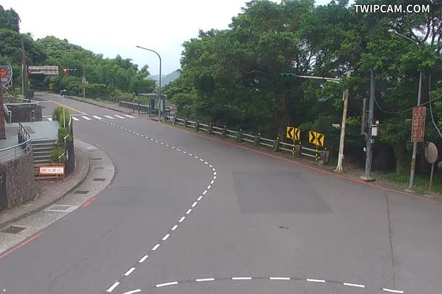 台北市道路 竹子湖派出所前