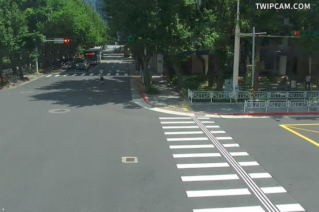 台北市道路 逸仙路-松高路口即時影像