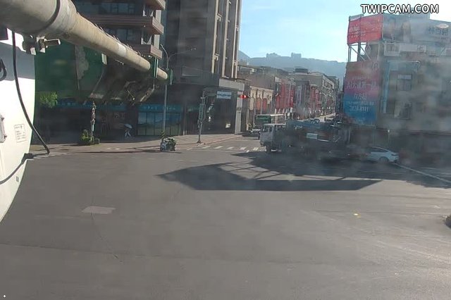 台北市道路 承德路-石牌路口即時影像