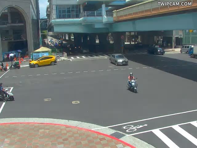 台北市道路 復興北路與南京東路口即時影像
