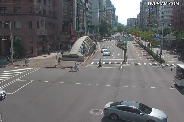台北市道路 信義路與安和路口即時影像