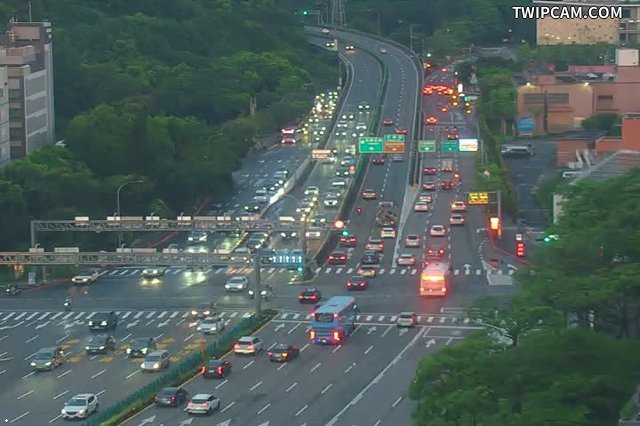 台北市道路 辛亥路3段基隆路3段路口即時影像