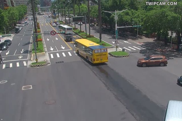 台北市道路 中山北-濟南路口即時影像