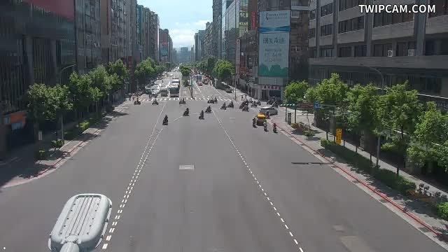 台北市道路 南京-光復路口即時影像