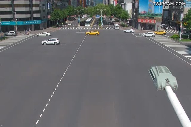 台北市道路 信義-敦化路口即時影像