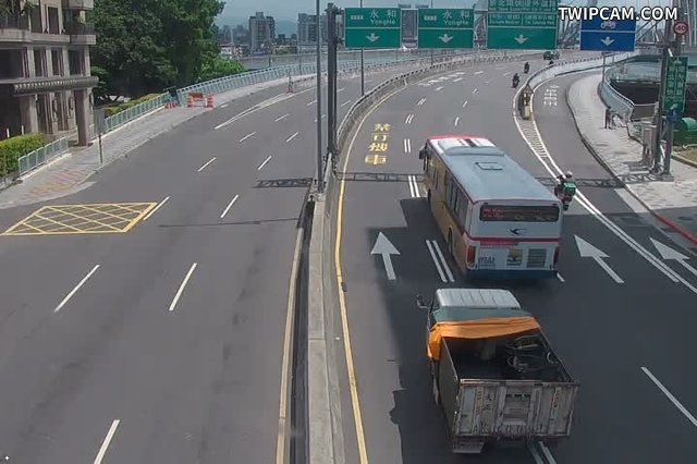 台北市道路 重慶南路與廈門街114巷即時影像