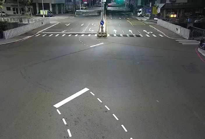 台中市道路 中清路/黎明路(右側車流往環中路),Zhongqing Rd./Liming Rd. (Right side Traffic flow to Huanzhong Rd.)即時影像