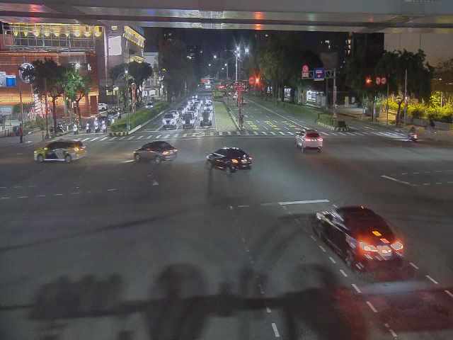 台中市道路 臺灣大道/文心路(右側車流往台中車站),Taiwan Blvd/Wenxin Rd. (Right side Traffic flow to Taichung Station)即時影像