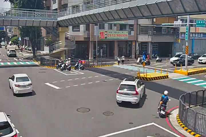 台中市道路 五權南路/忠明南路(右側車流往復興路),Wuquan S Rd./Zhongming S Rd. (Right side Traffic flow to Fuxing Rd.)即時影像