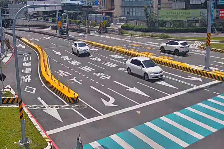 台中市道路 忠明南路/國光路(右側車流往建國路),Zhongming S Rd.//Guoguang Rd.(Right side Traffic flow to Jianguo Rd.)即時影像