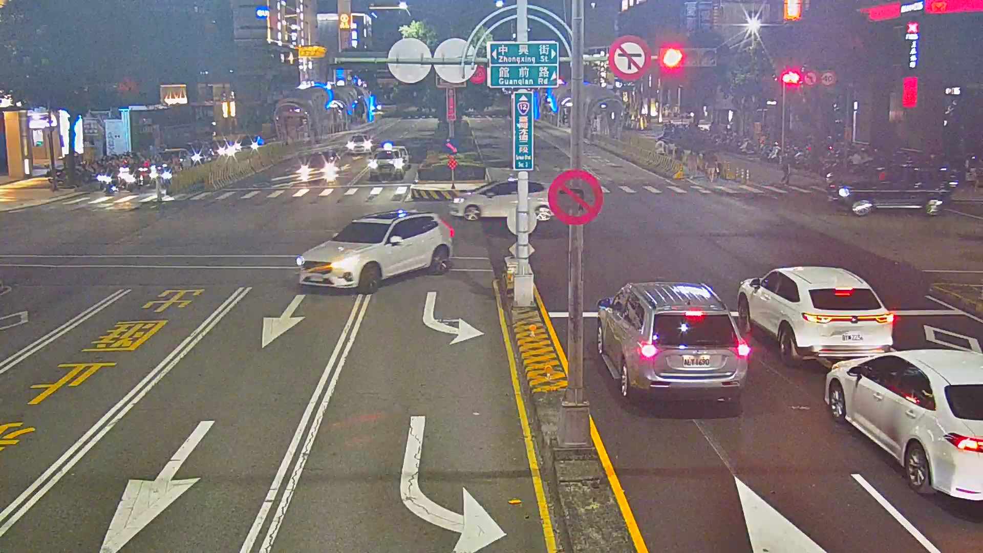 台中市道路 臺灣大道/館前路( 右側車流往台中交流道),Taiwan Blvd /Guanqian Rd. (Right side Traffic flow to Taichung Interchange)即時影像