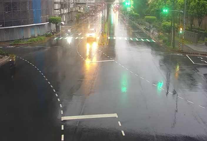 台中市道路 中正路/豐原大道(右側車流往豐原交流道),Zhongzheng Rd/Fengyuan Blvd (Right side Traffic flow to Fengyuan Blvd)即時影像