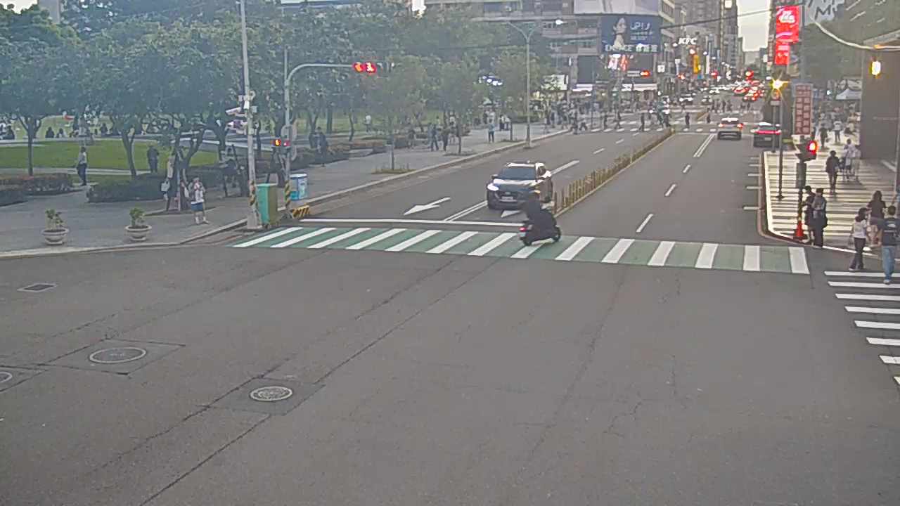 台中市道路 公益路/市民廣場(右側車流往文心路),Gongyi Rd/Taichung Citizens Square (Right side Traffic flow to Wenxin Rd)即時影像