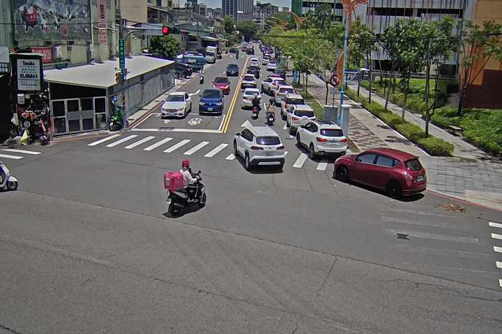 台中市道路 復興東一街/忠孝路(右側車流往復興路)Fuxing E. 1st Street /Zhongxiao Rd  (Right side Traffic flow to  Fuxing Rd)即時影像
