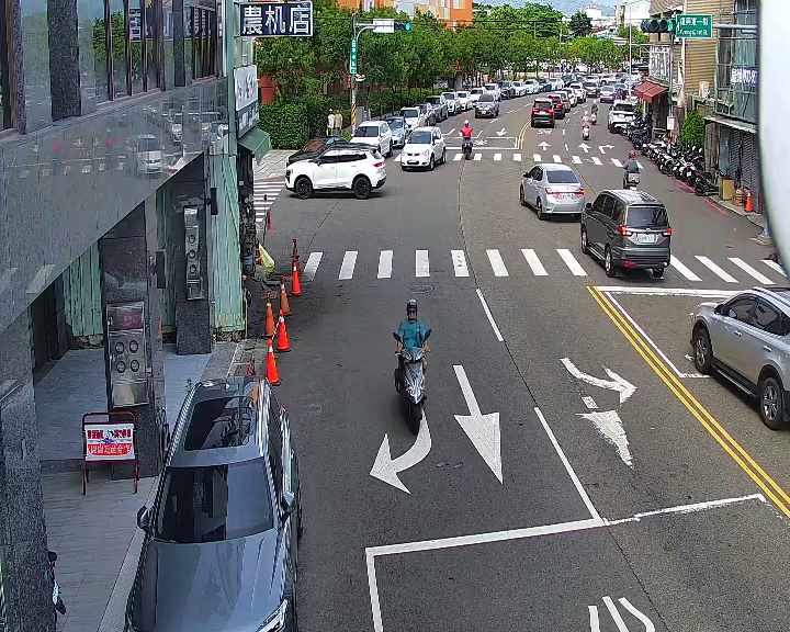 台中市道路 忠孝路/振興路(右側車流往建成路) Zhongxiao Rd/Zhenxing Rd(Right side Traffic flow to Jiancheng Rd)即時影像
