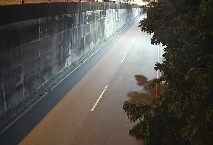 台中市道路 環中路/中央公園北側停車場(車流往中清路)Huanzhong Rd/Central Park North Parking Lot.(Traffic flow to Zhongqing Rd)即時影像